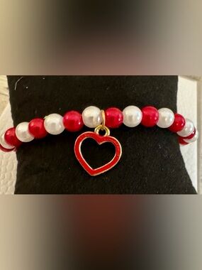 Red and White Faux Pearls Beaded Stretch Bracelet with Gold Heart Charm